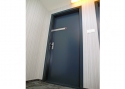 ADLO - Sicherheitstür LISBEO, glattes Design, Oberfläche der Tür und der Türzarge RAL 7016 matt